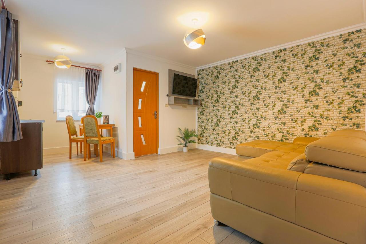 Vaias Aparts Tirgu Neamt Εξωτερικό φωτογραφία